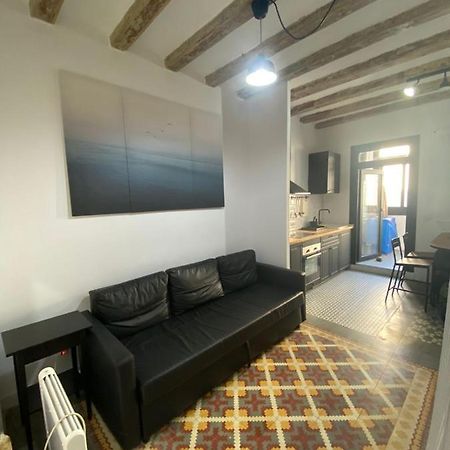 Spacious Modern Apartment In The Vibrant El Raval Barcelona Exteriör bild