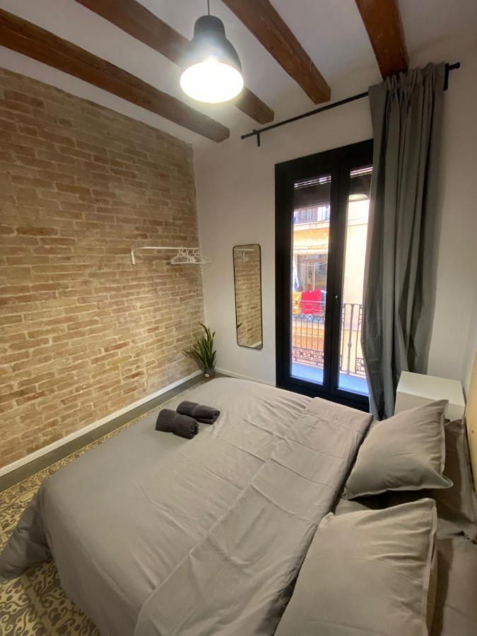 Spacious Modern Apartment In The Vibrant El Raval Barcelona Exteriör bild